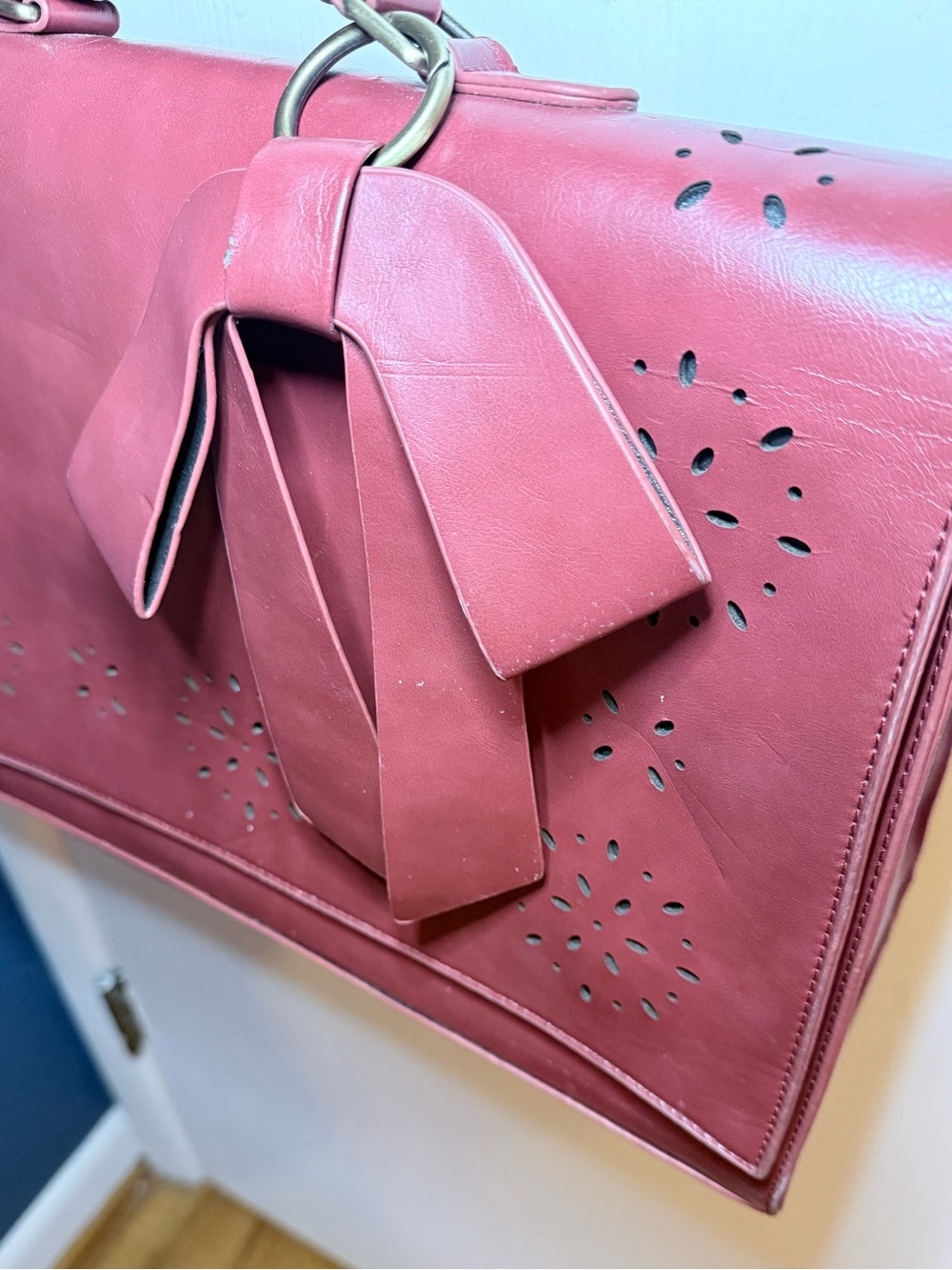 Ecosusi Vegan Leather Laptop Messenger Bag Red Burgundy Cutout Bow Briefcase - Picture 10 of 13